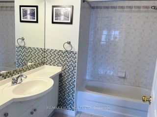 1010 - 28 Rosebank Dr
