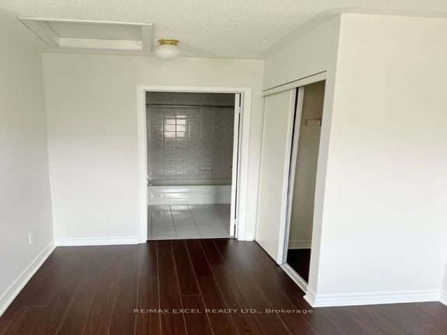 1010 - 28 Rosebank Dr