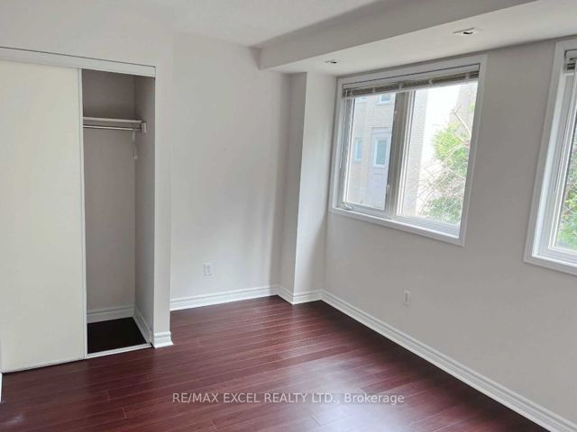 1010 - 28 Rosebank Dr