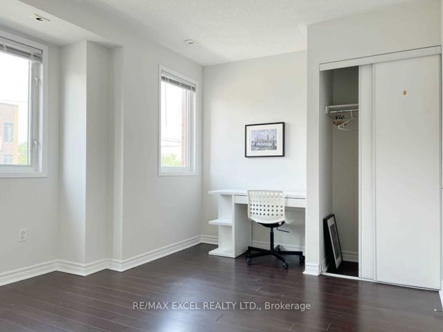 1010 - 28 Rosebank Dr