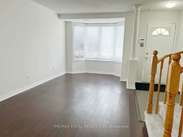 1010 - 28 Rosebank Dr