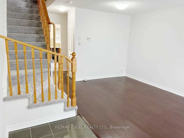 1010 - 28 Rosebank Dr