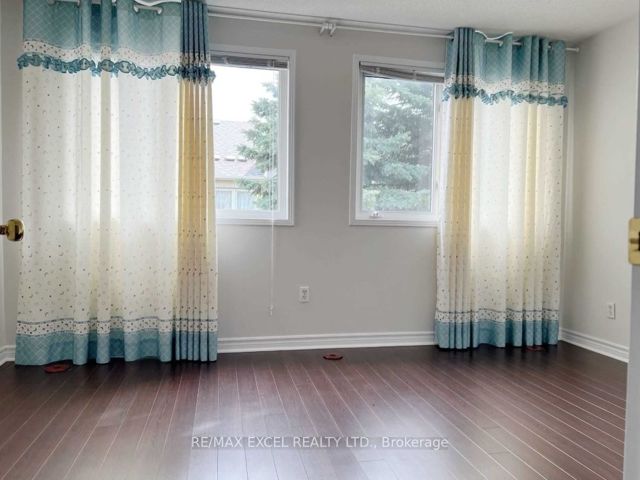1010 - 28 Rosebank Dr