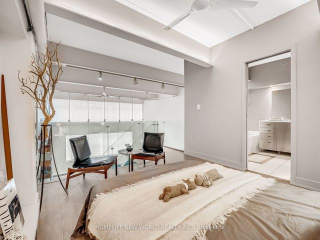 131 - 1173 Dundas St E