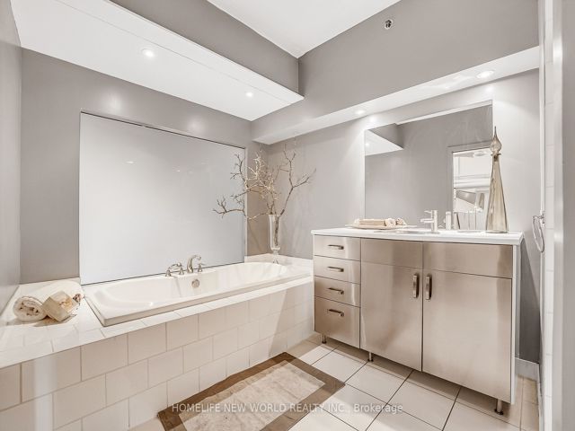 131 - 1173 Dundas St E