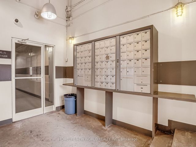 131 - 1173 Dundas St E