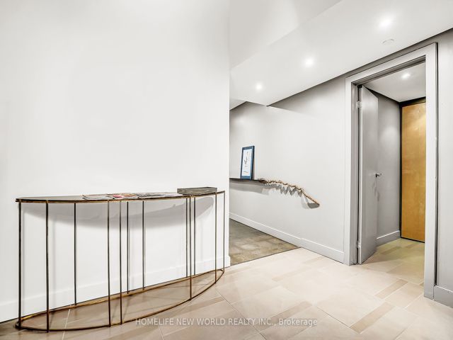 131 - 1173 Dundas St E