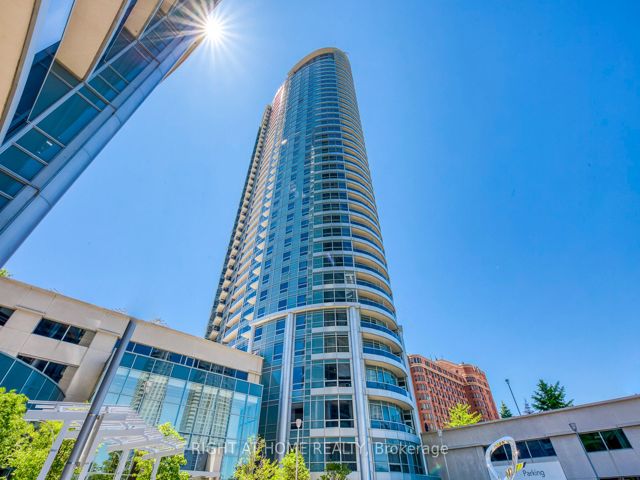 702 - 125 Village Green Sq