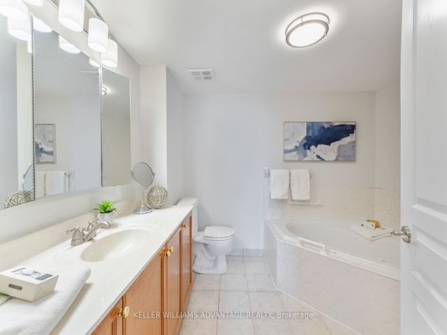 522 - 1733 Queen St E