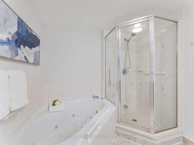 522 - 1733 Queen St E
