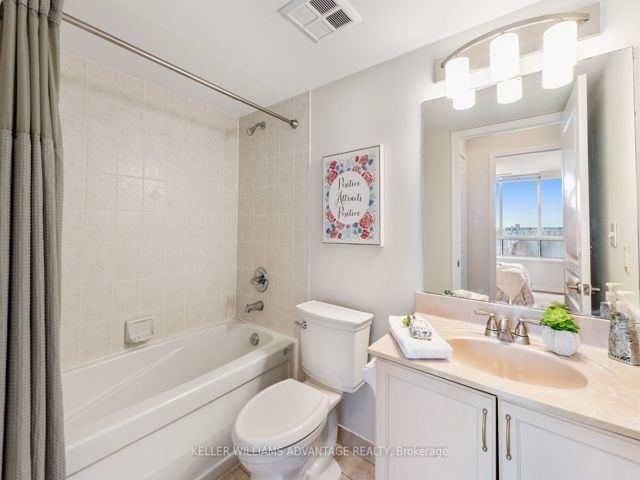 522 - 1733 Queen St E