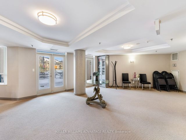 522 - 1733 Queen St E