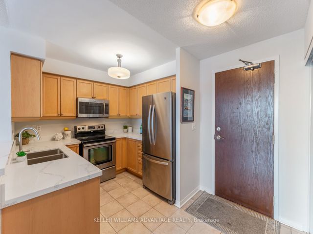 522 - 1733 Queen St E