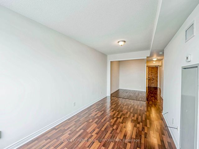227 - 60 Fairfax Cres