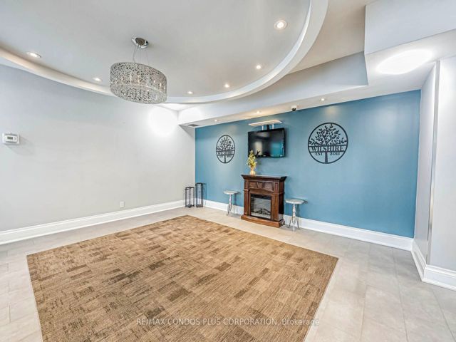 227 - 60 Fairfax Cres