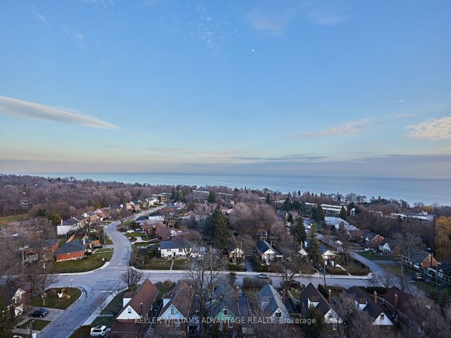 105R - 2213 Kingston Rd