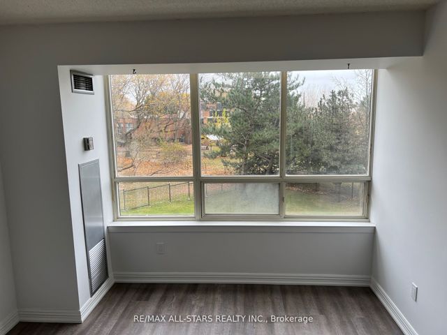 206 - 5 Greystone Walk Dr