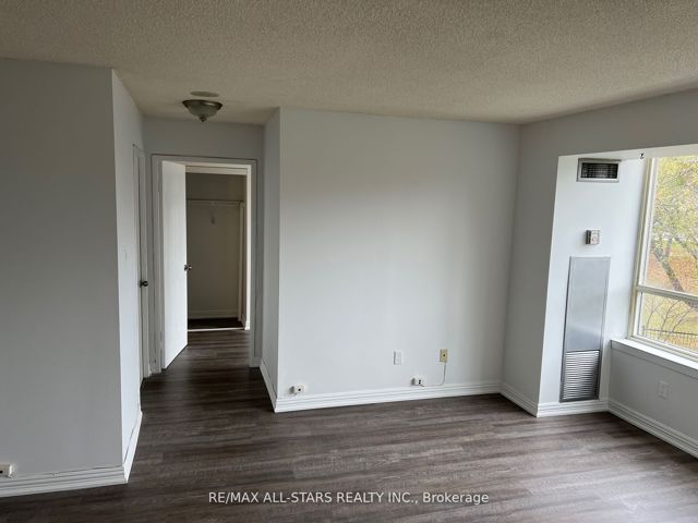 206 - 5 Greystone Walk Dr