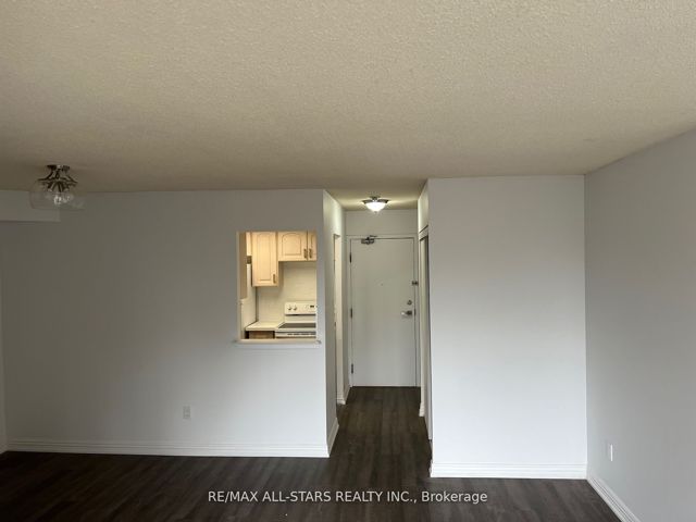 206 - 5 Greystone Walk Dr