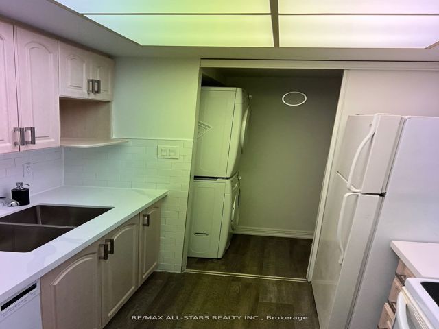 206 - 5 Greystone Walk Dr