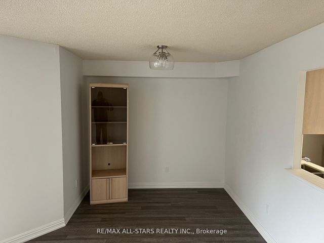 206 - 5 Greystone Walk Dr