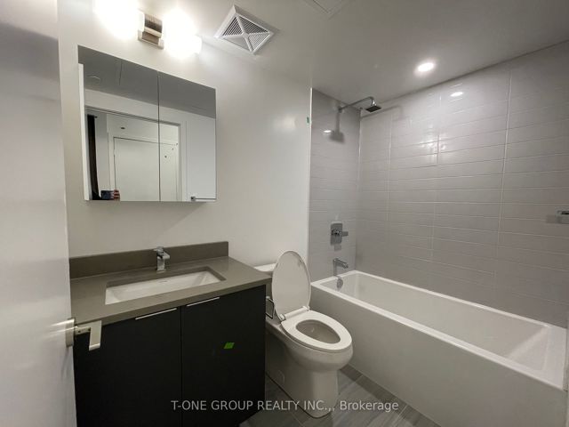 2517 - 2031 Kennedy Rd