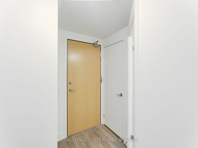1215 - 1350 Ellesmere Rd