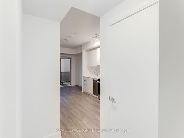 1215 - 1350 Ellesmere Rd