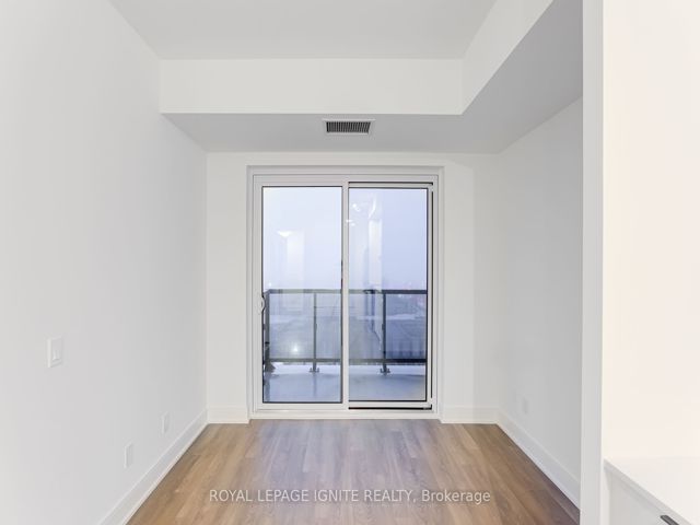1215 - 1350 Ellesmere Rd
