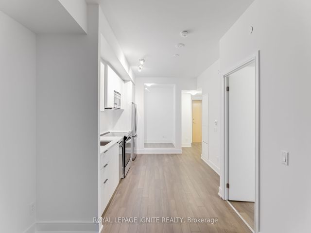 1215 - 1350 Ellesmere Rd