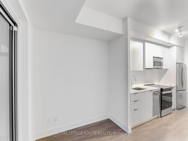 1215 - 1350 Ellesmere Rd