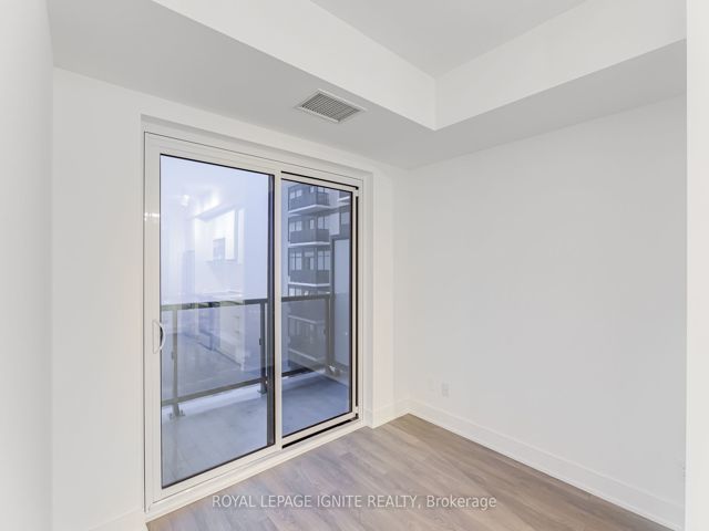 1215 - 1350 Ellesmere Rd