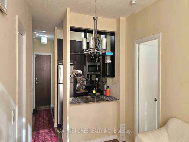 315 - 181 Village Green Sq