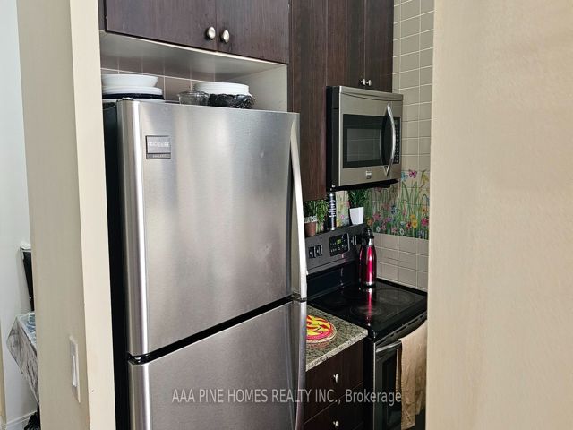 315 - 181 Village Green Sq