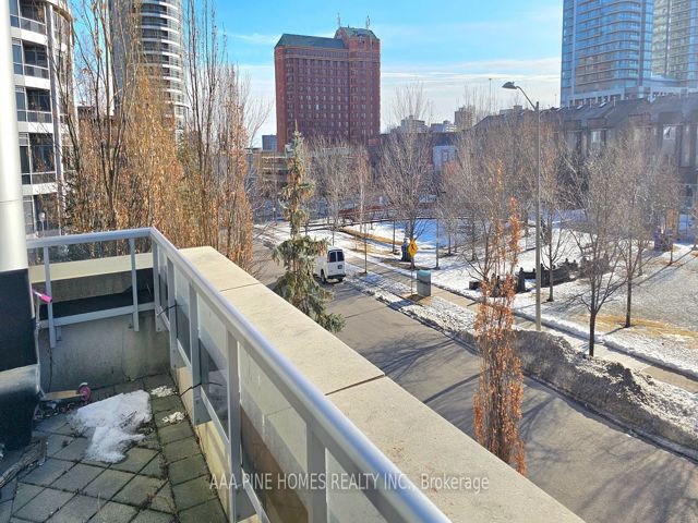 315 - 181 Village Green Sq