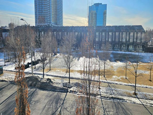 315 - 181 Village Green Sq