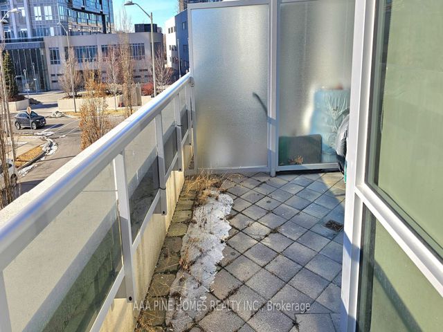 315 - 181 Village Green Sq