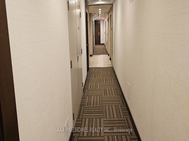 315 - 181 Village Green Sq