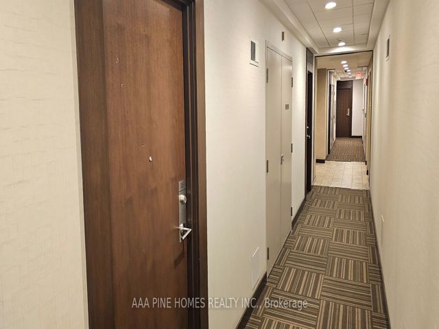 315 - 181 Village Green Sq
