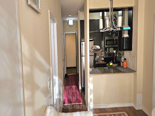 315 - 181 Village Green Sq