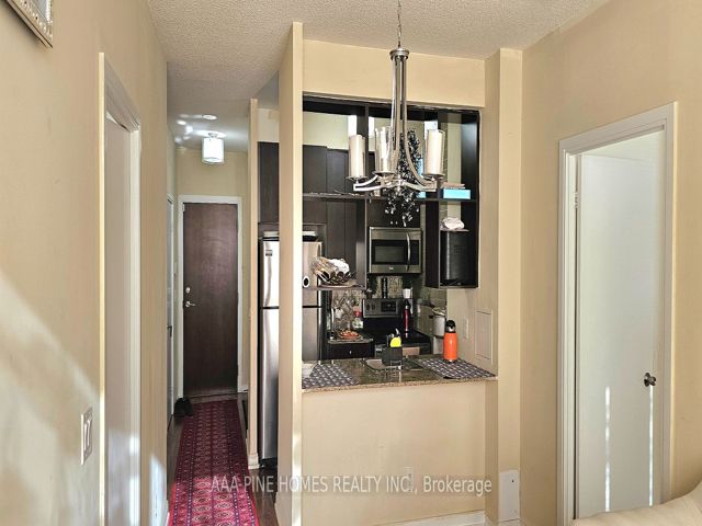 315 - 181 Village Green Sq