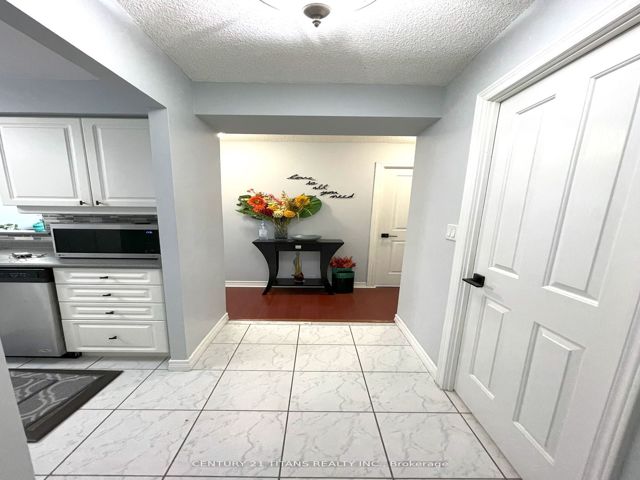 2128 - 68 Corporate Dr