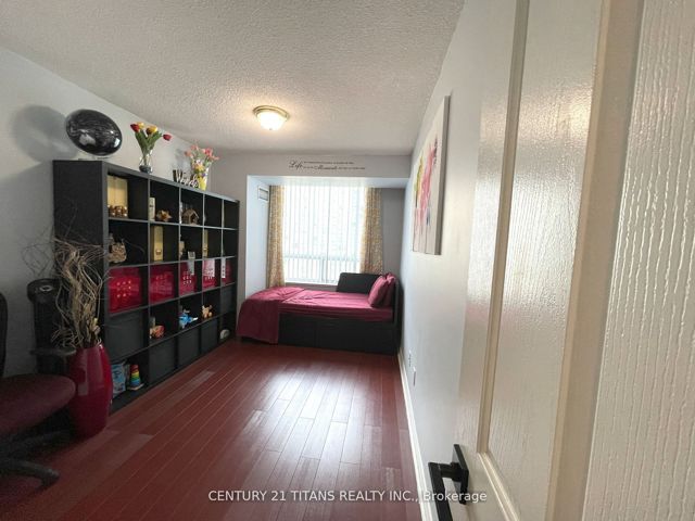 2128 - 68 Corporate Dr