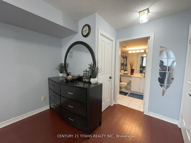 2128 - 68 Corporate Dr