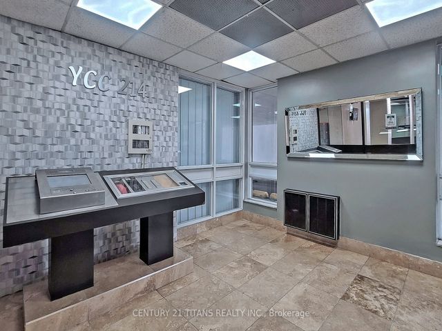 1208 - 20 Gilder Dr