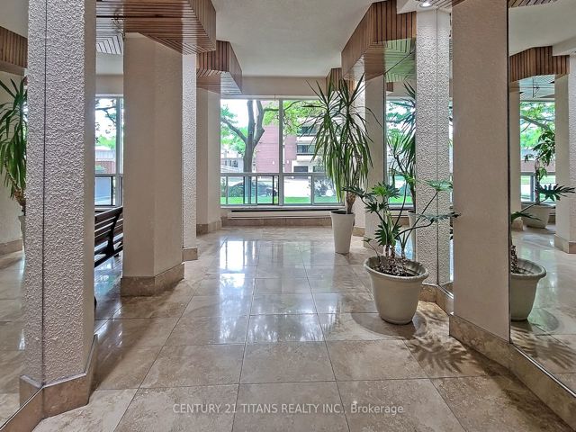 1208 - 20 Gilder Dr