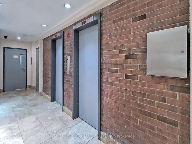 1208 - 20 Gilder Dr