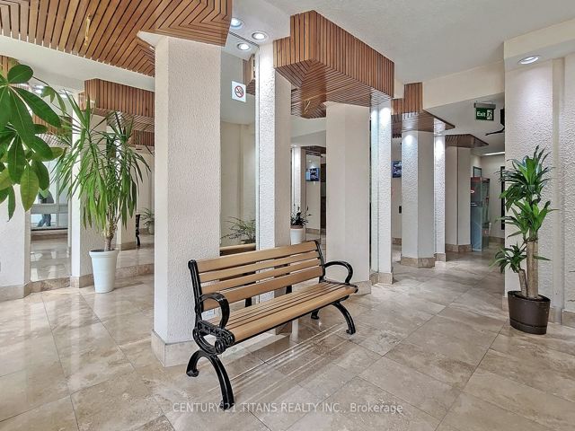 1208 - 20 Gilder Dr