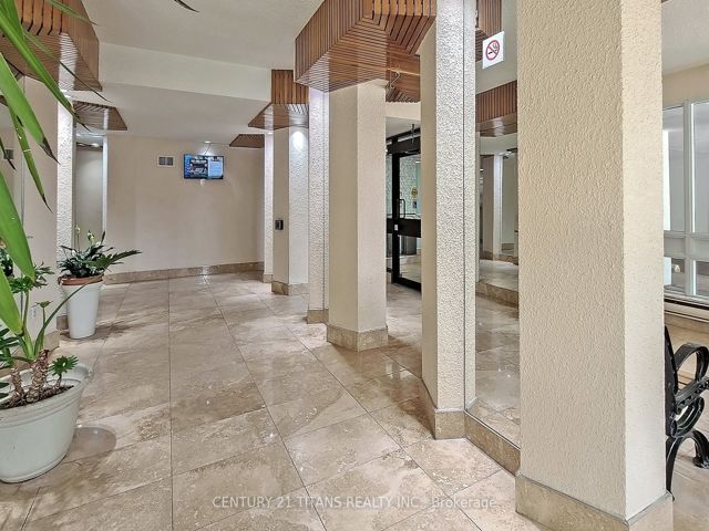 1208 - 20 Gilder Dr
