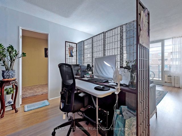 1208 - 20 Gilder Dr
